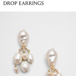 Banana Republic Elegant Pearl Drop Earrings. Used 1 Time. Mint Condition